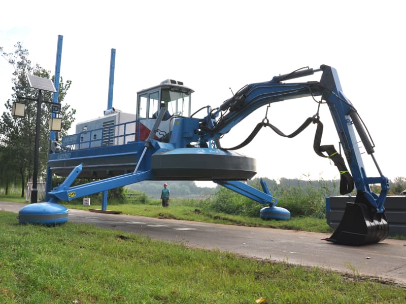 Self Propelled Amphibious Mutli-Functional Dredger (500 m3/h) for Shallow Water Area