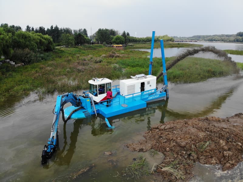 Self Propelled Amphibious Mutli-Functional Dredger (500 m3/h) for Shallow Water Area