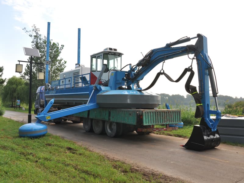 Self Propelled Amphibious Mutli-Functional Dredger (500 m3/h) for Shallow Water Area