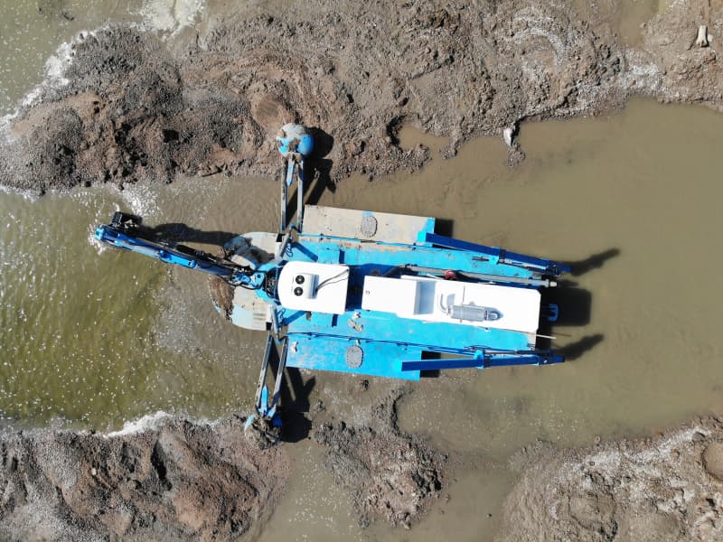 Self Propelled Amphibious Mutli-Functional Dredger (500 m3/h) for Shallow Water Area