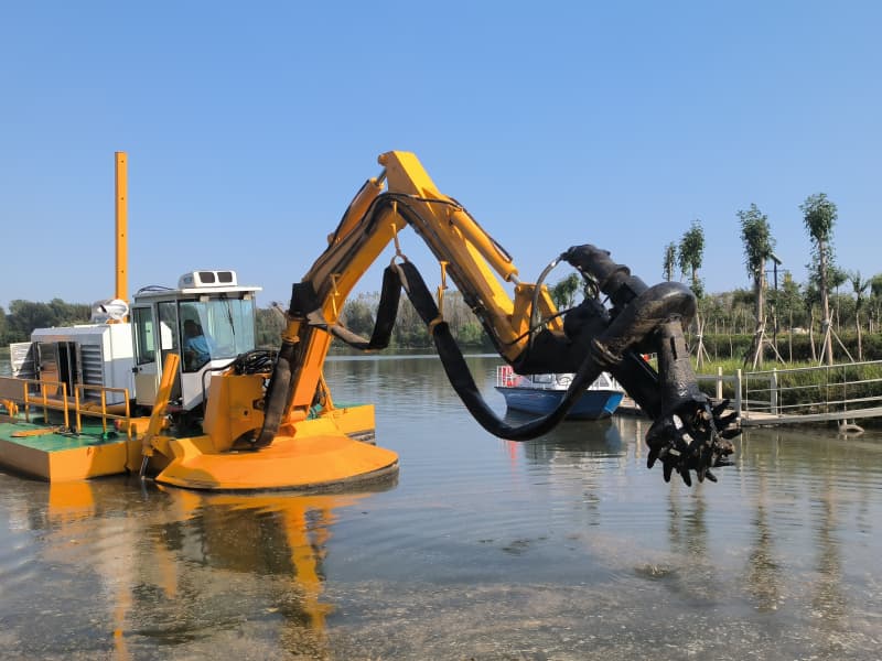 Amphibious Mutli-Functional Dredger (900 M3/h) with Suction Pump/Bucket