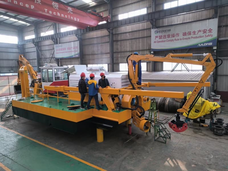 Amphibious Mutli-Functional Dredger (900 M3/h) with Suction Pump/Bucket