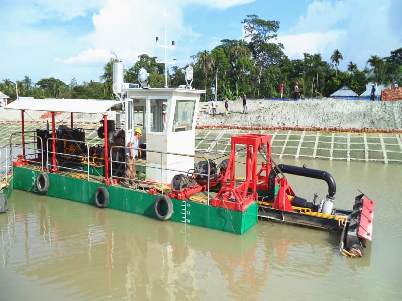 Portable Hydraulic Auger Head Suction Dredger with Submersible Pump for Pond River Dredging