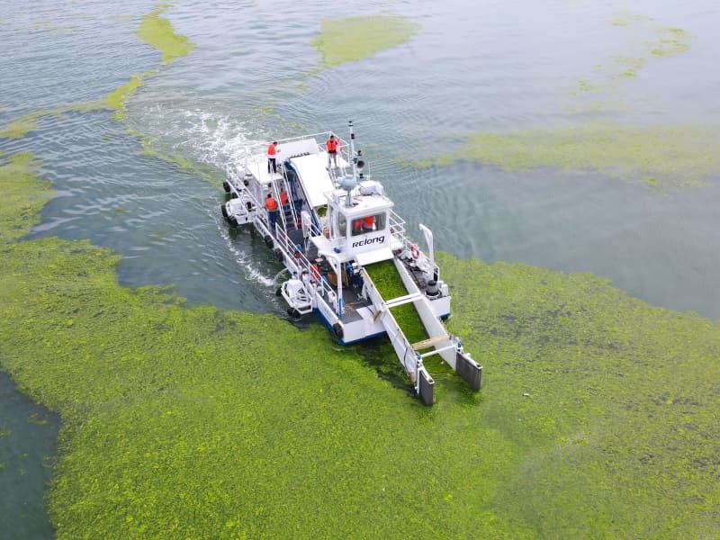 Aquatic Weed Harvester Water Cleaning Boat Trash Skimmer Boat