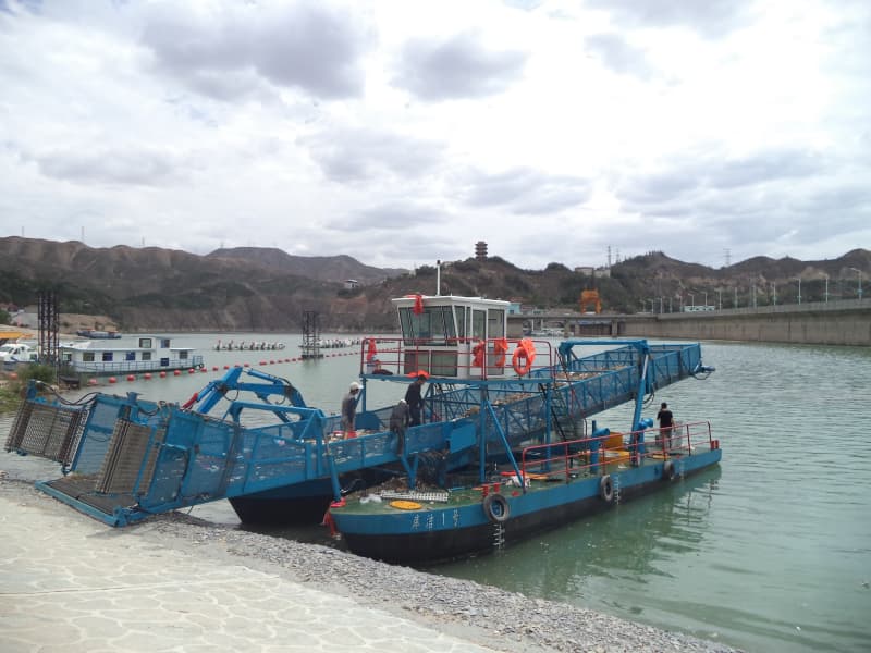 Automatic Water Cleaning Ship/ Aquatic Weed Harvester/Trash Skimmer Boat