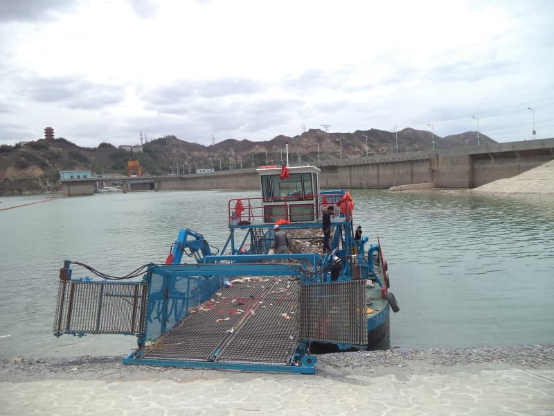 Fully Upgraded Cleaning Boat Trash Skimmer Boat for Water Environment Protection