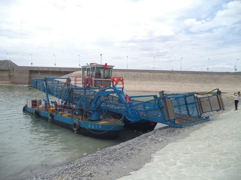 Automatic Water Cleaning Ship/ Aquatic Weed Harvester/Trash Skimmer Boat