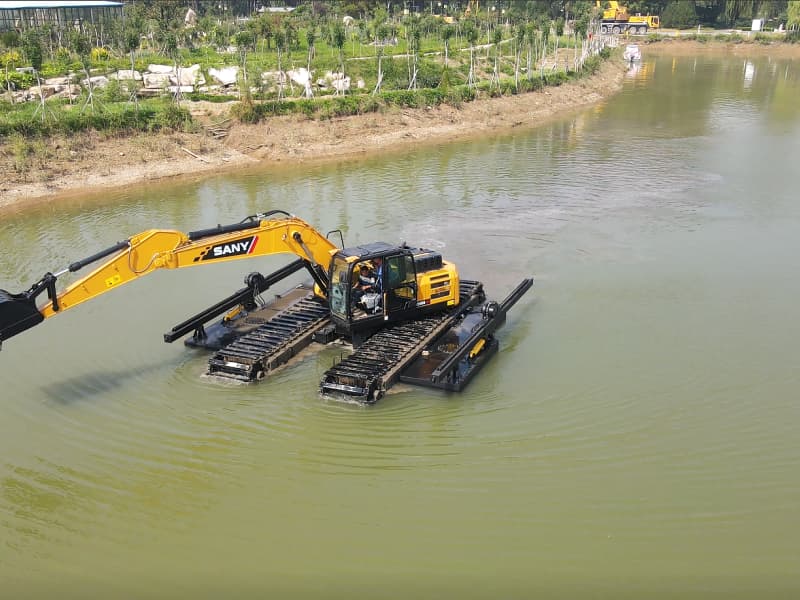 Customized Amphibious Excavator for Wetland Swamp River Dredging Applications