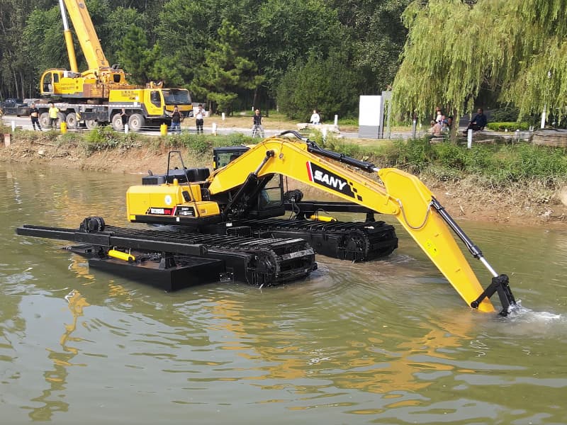 Customized Amphibious Excavator for Wetland Swamp River Dredging Applications